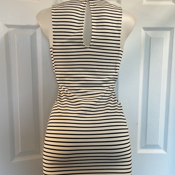 WINDSOR V NECK BLACK AND WHITE STRIPED SOFT KNIT MINI DRESS W/ CUTOUTS JR S - Picture 8 of 12